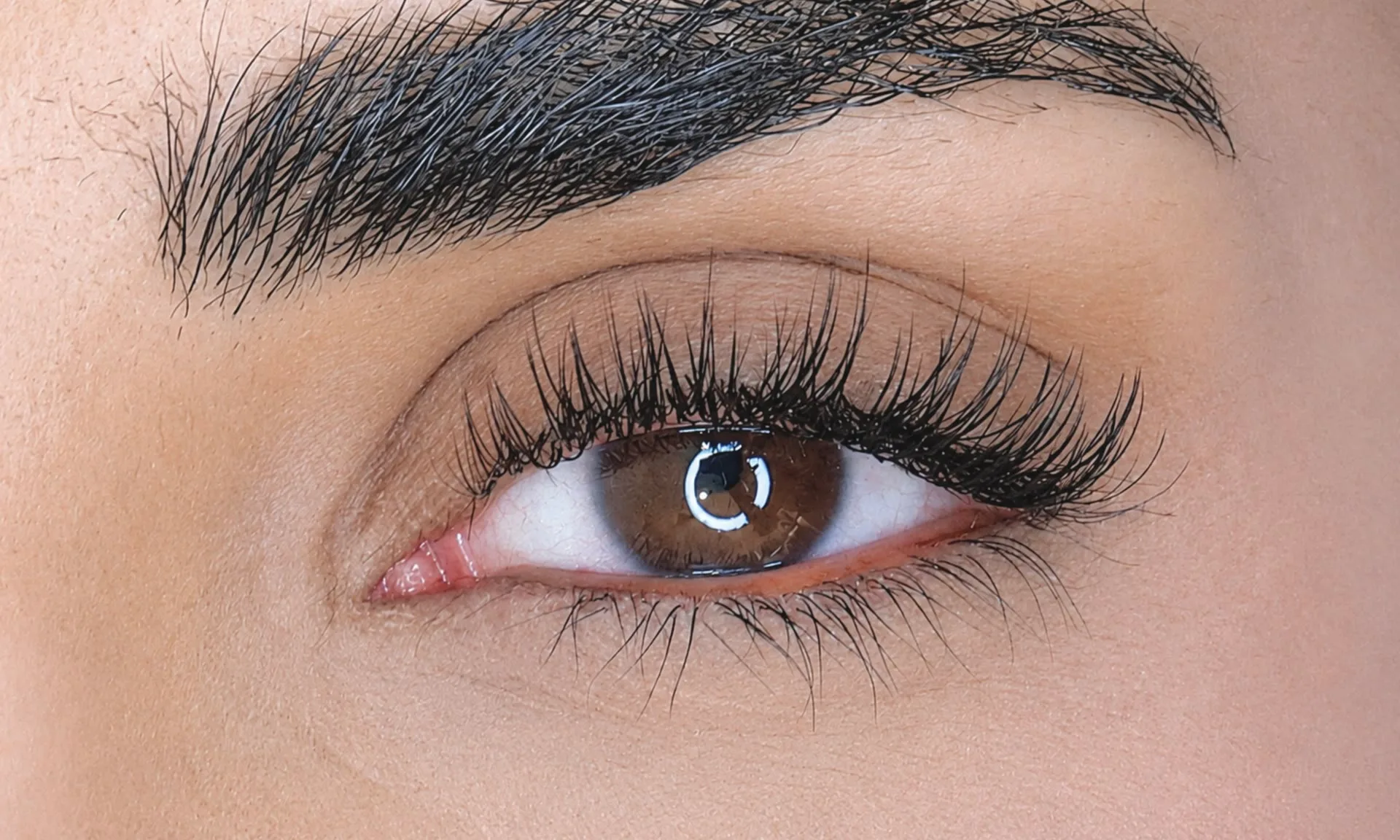 Classic lash extensions in Dubai — one extension per natural lash after treatment at AZIZAM beauty salon