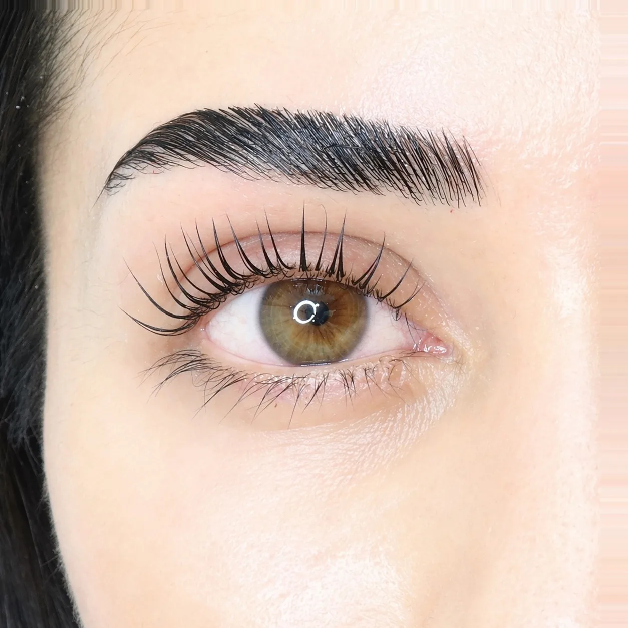 Lash lifting in Dubai — natural lashes before treatment at Azizam beauty salon