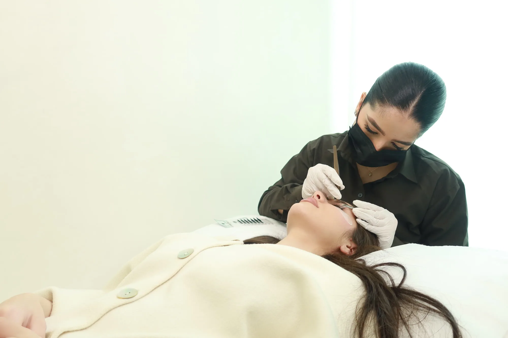 Classic lash extensions in Dubai — book your appointment at AZIZAM beauty salon