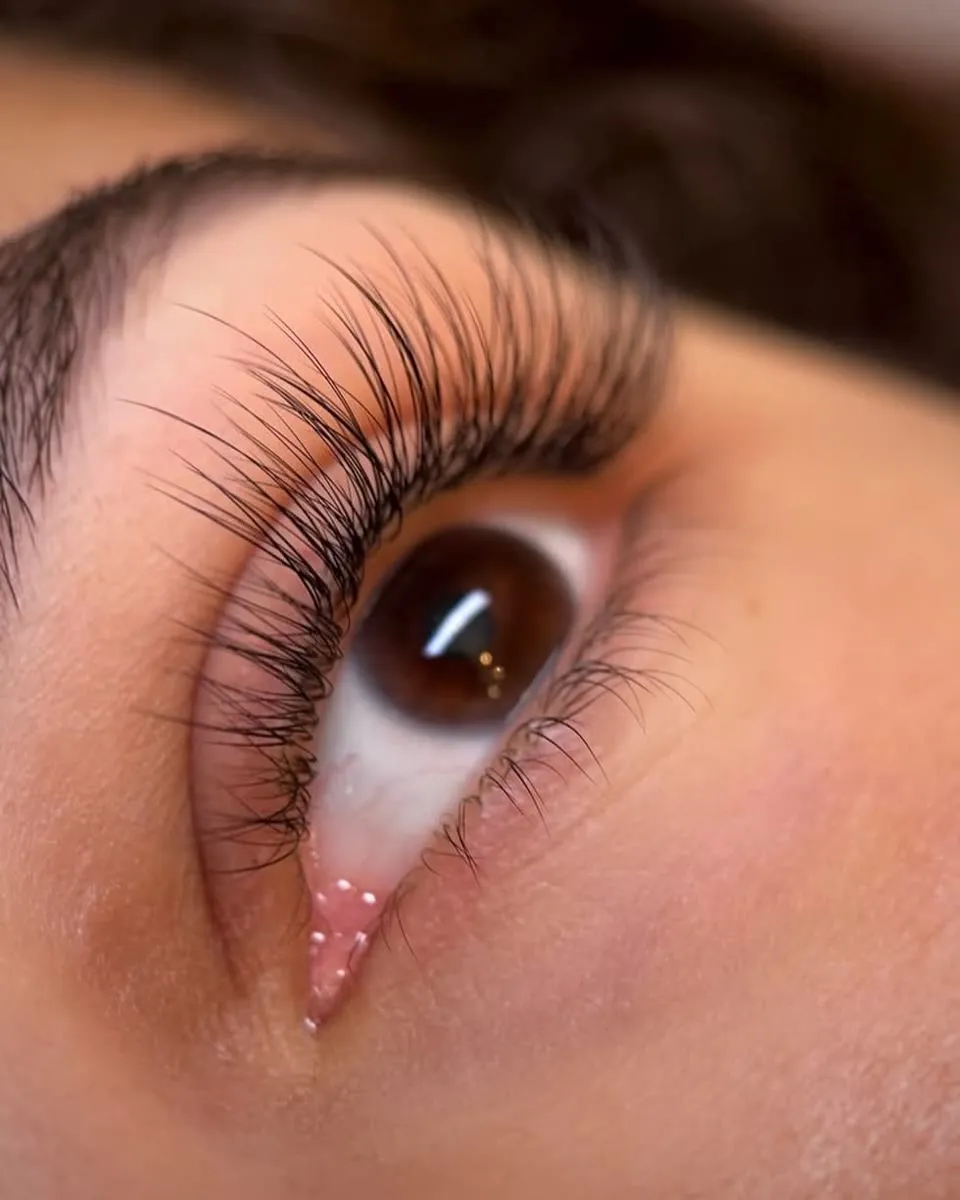 Silk lash extensions in Dubai — soft, lightweight lash line at AZIZAM beauty salon