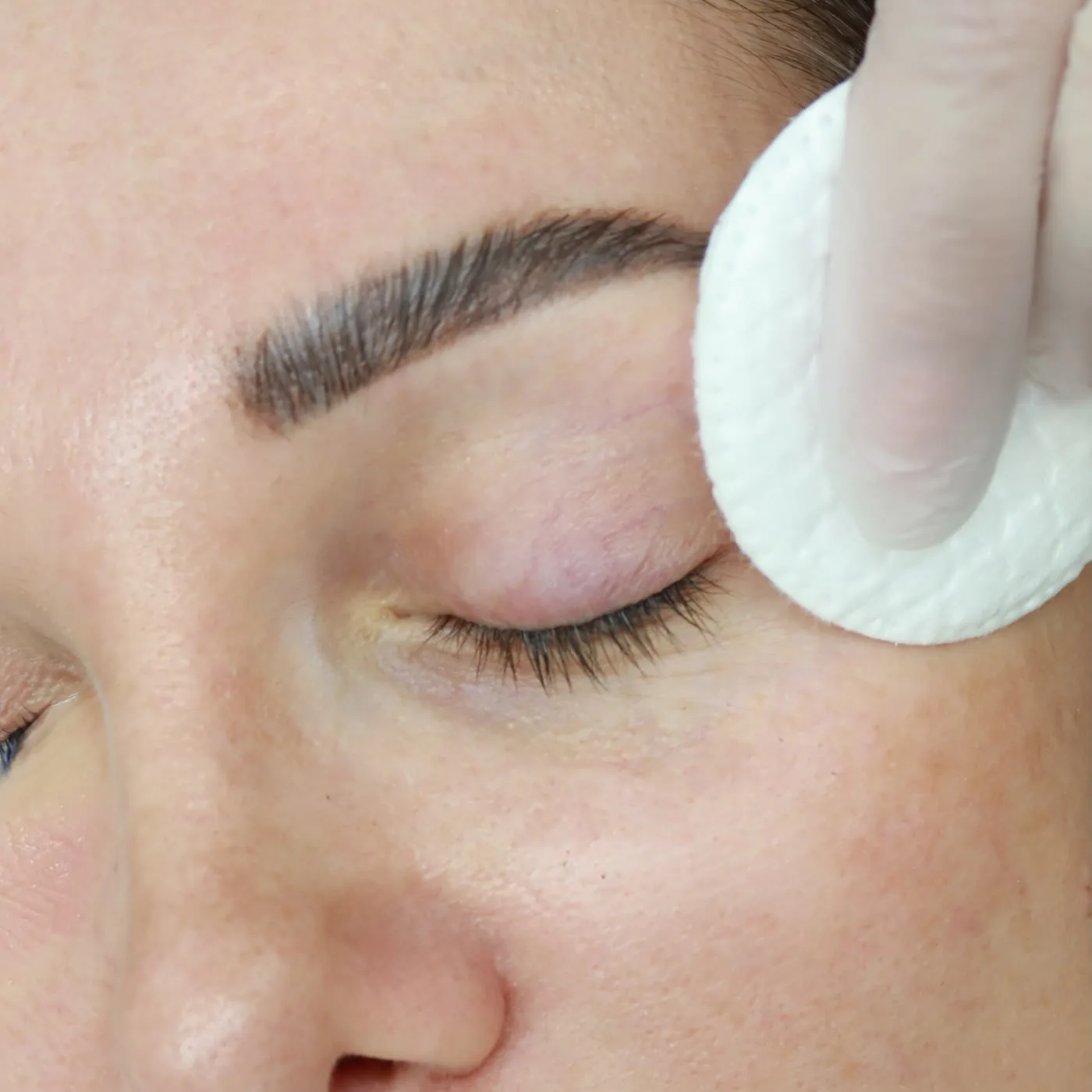 Classic lash extensions in Dubai — the lash line cleansed before application at AZIZAM beauty salon